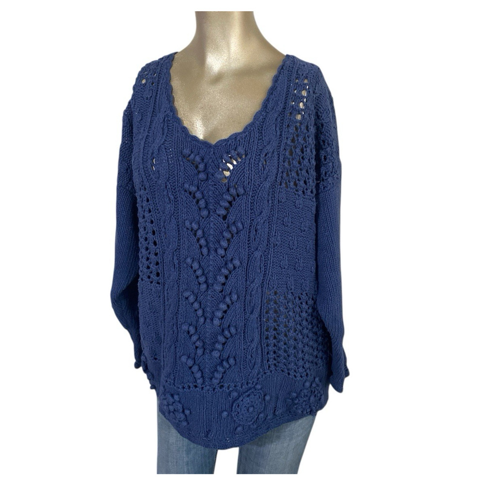Erika Vintage Women Size Medium Hand Knit Blue Sweater V Neck Classic